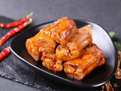 <b>绝味鸭脖怎么做？名厨5步教会你</b>